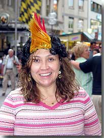 Einen Moment bitte... One moment please...